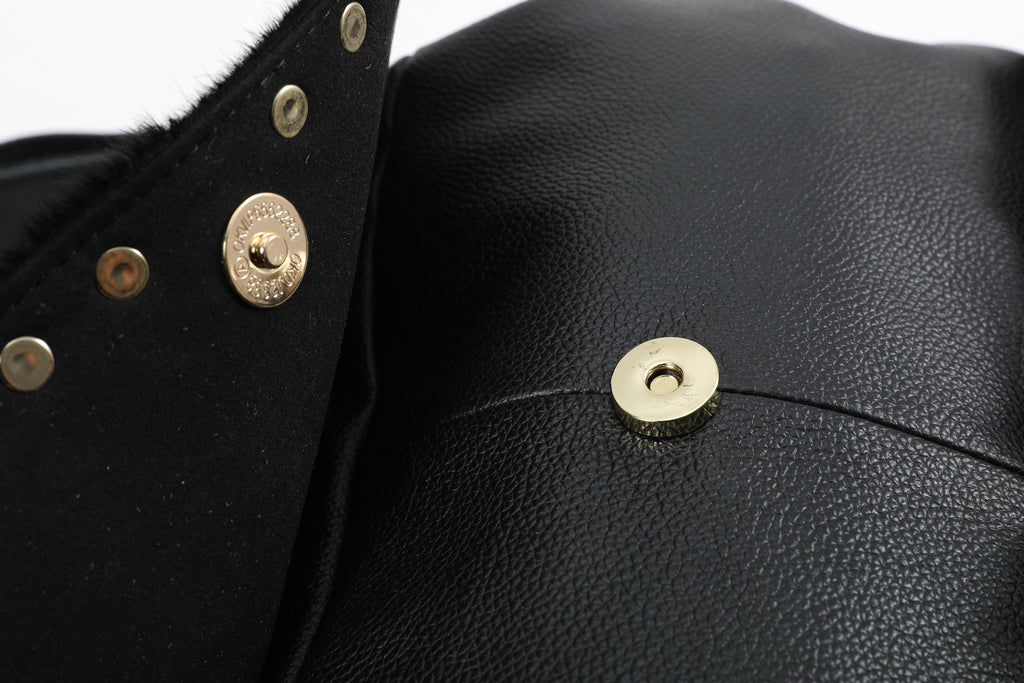 noEmosen(noE）马毛羊皮感超纤皮铆钉复古朋克街头通勤双肩包