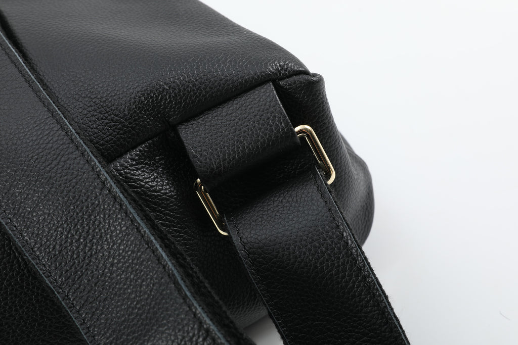 noEmosen(noE）马毛羊皮感超纤皮铆钉复古朋克街头通勤双肩包